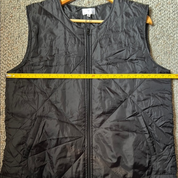 Socialite Black Quilted Vest. NWT. Size large/extra large. - Picture 6 of 8